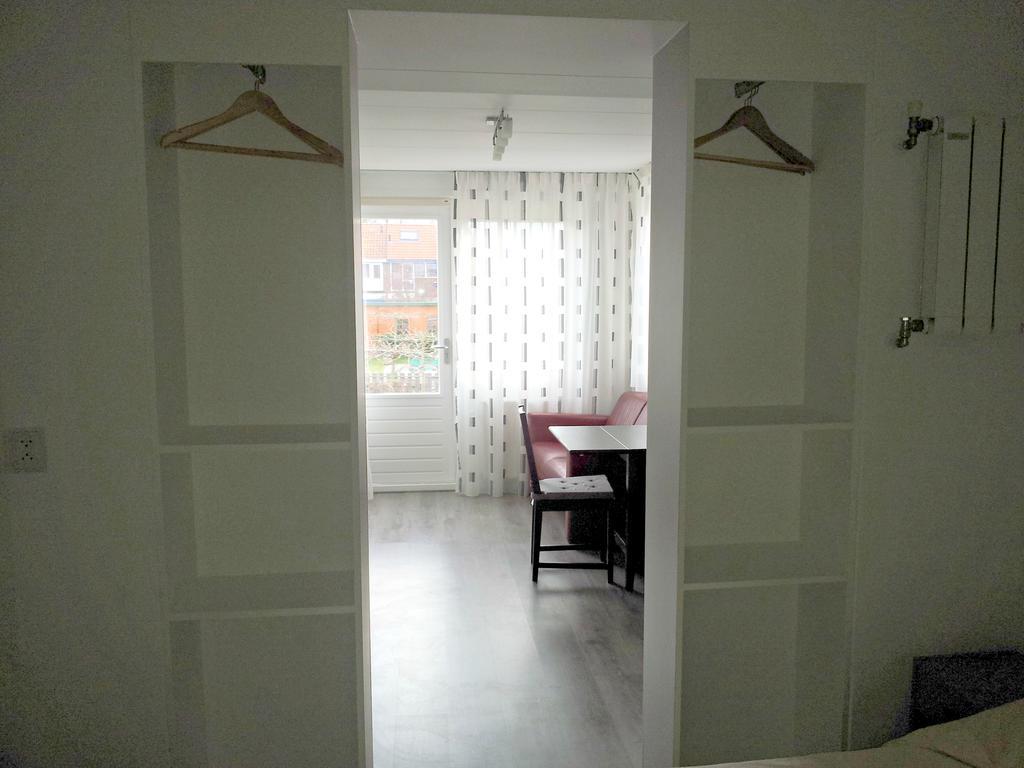 Homestay Bij Aelita Den Burg Room photo